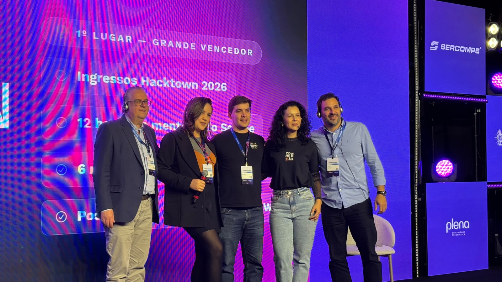 Anúncio do 1º lugar, grande vencedor do InicIA 2026, no palco do Conexão WK
